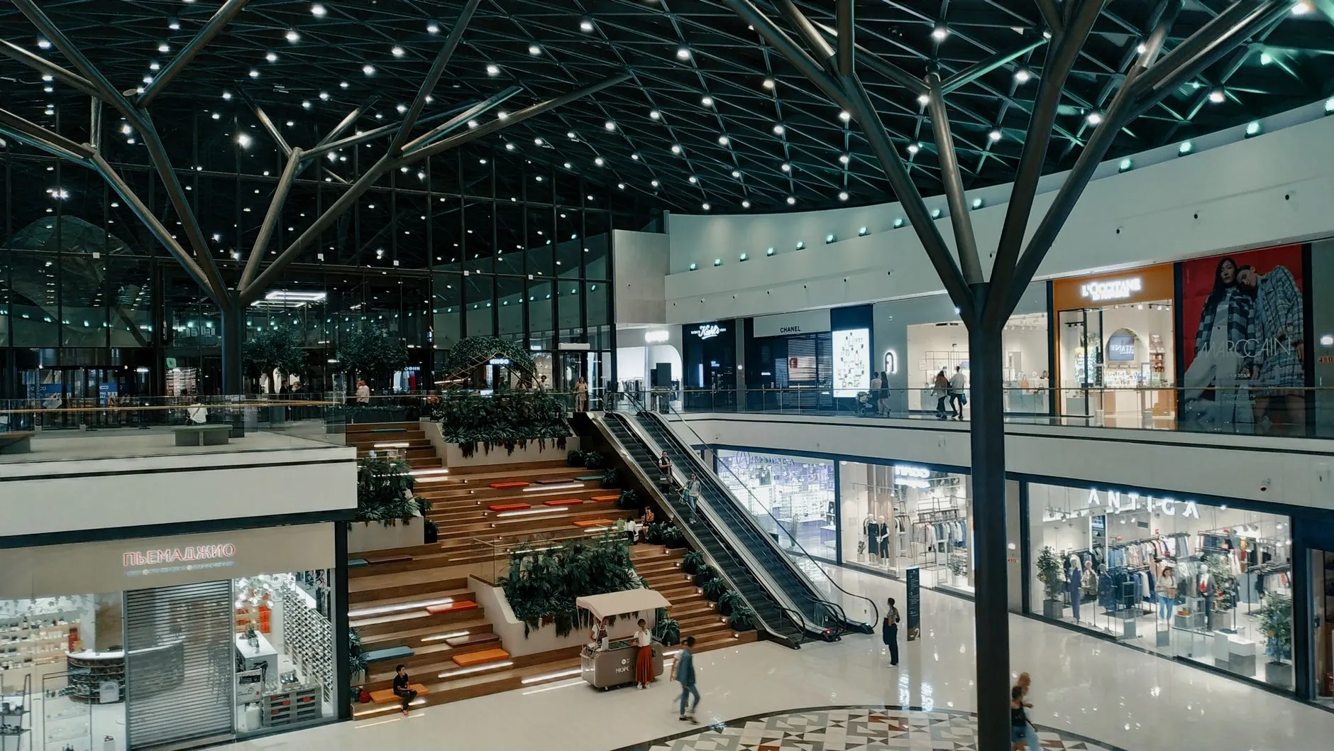 Modern retail atrium